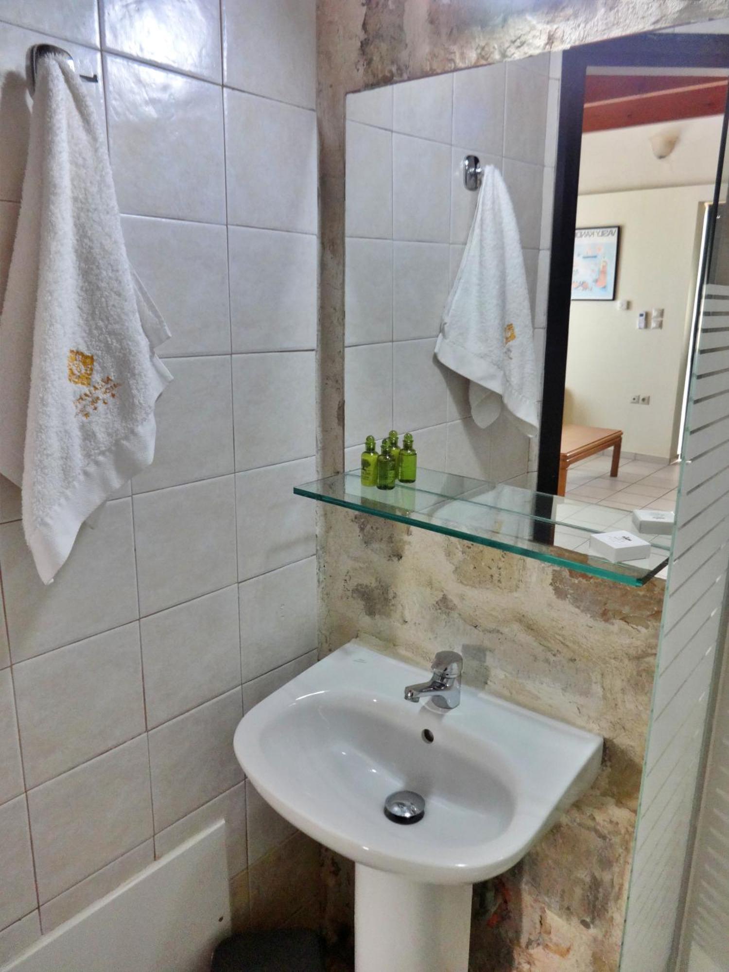 Thalassa Apartments 罗希姆诺 外观 照片